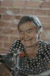Diagnosticada com síndrome de Down aos 35 anos, idosa de 70 anos é dona de casa e avó de três netos 4 Diagnosticada com síndrome de Down aos 35 anos, idosa de 70 anos é dona de casa e avó de três netos